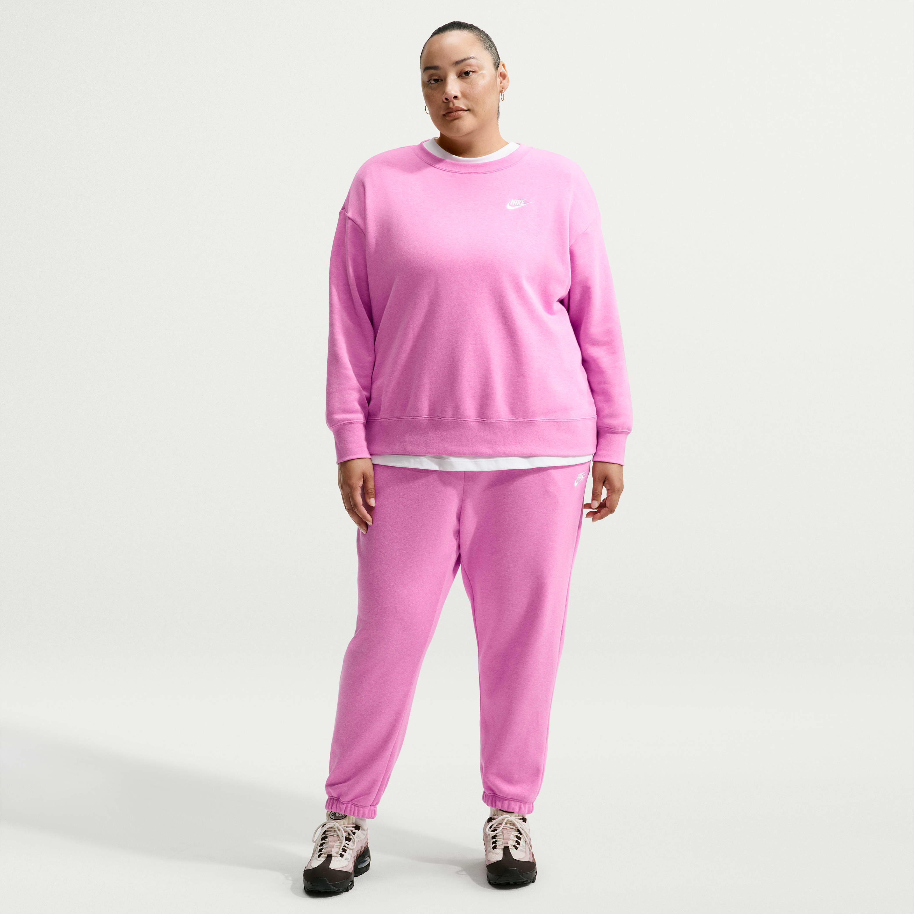 Nike Sportswear Club Fleece Women's Mid-Rise Oversized Sweatpants (Plus Size)
