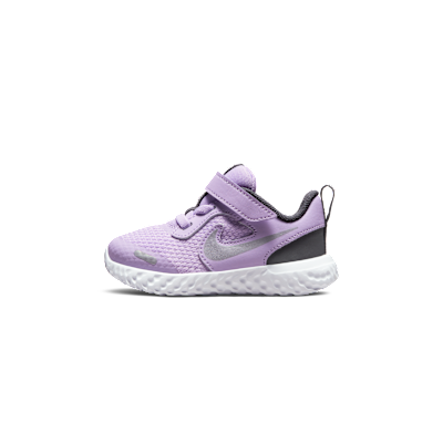 Nike Revolution 5