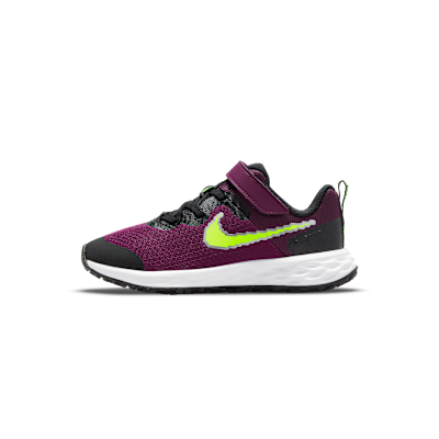Nike Revolution 6 SE