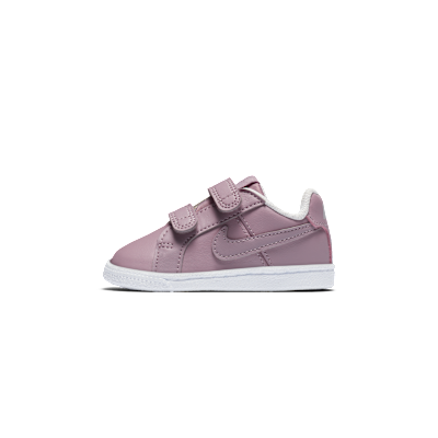 Nike Court Royale