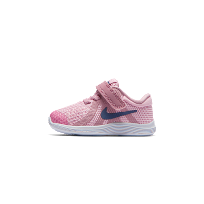 Nike Revolution 4