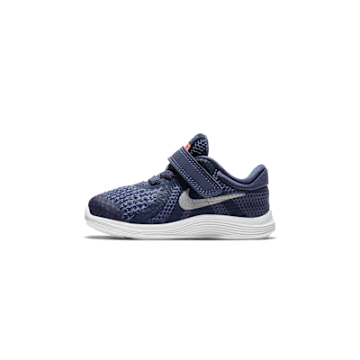 Nike Revolution 4