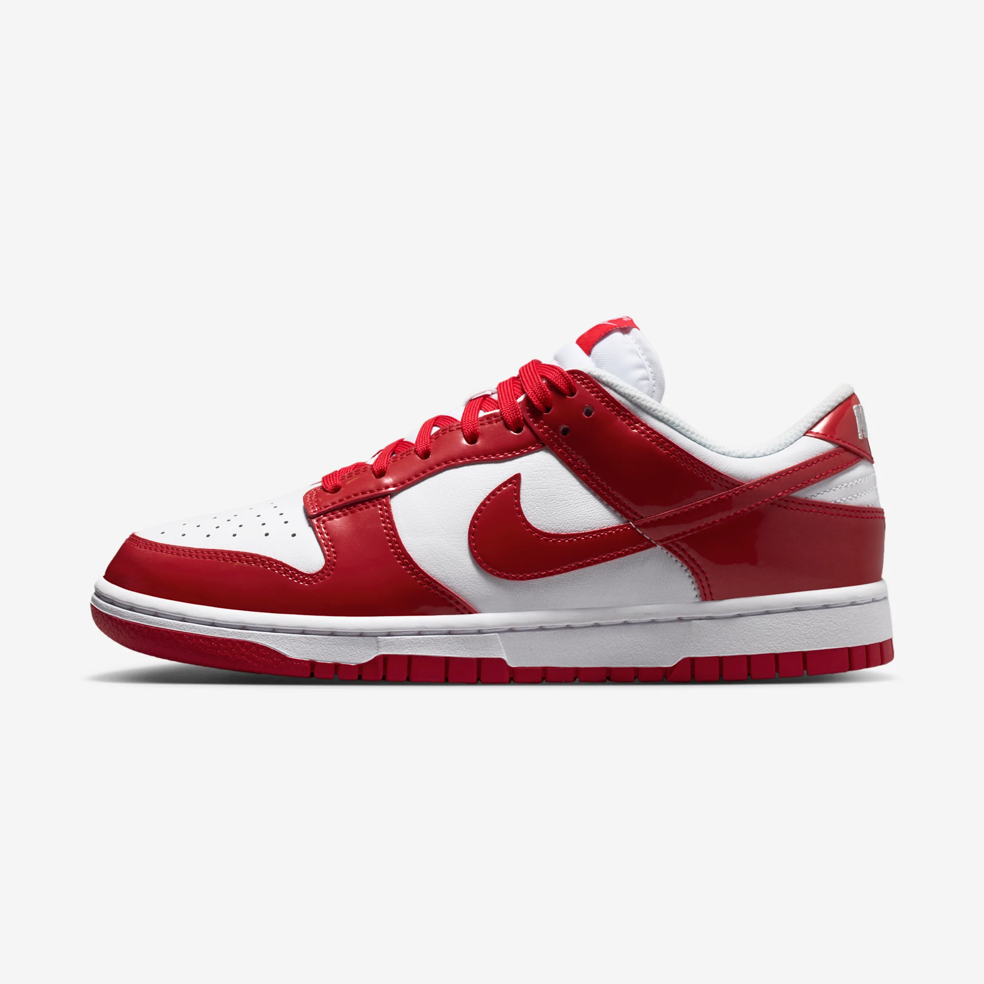 Nike Dunk Low W SE "White & University Red" White/University Red/White/Metallic Silver