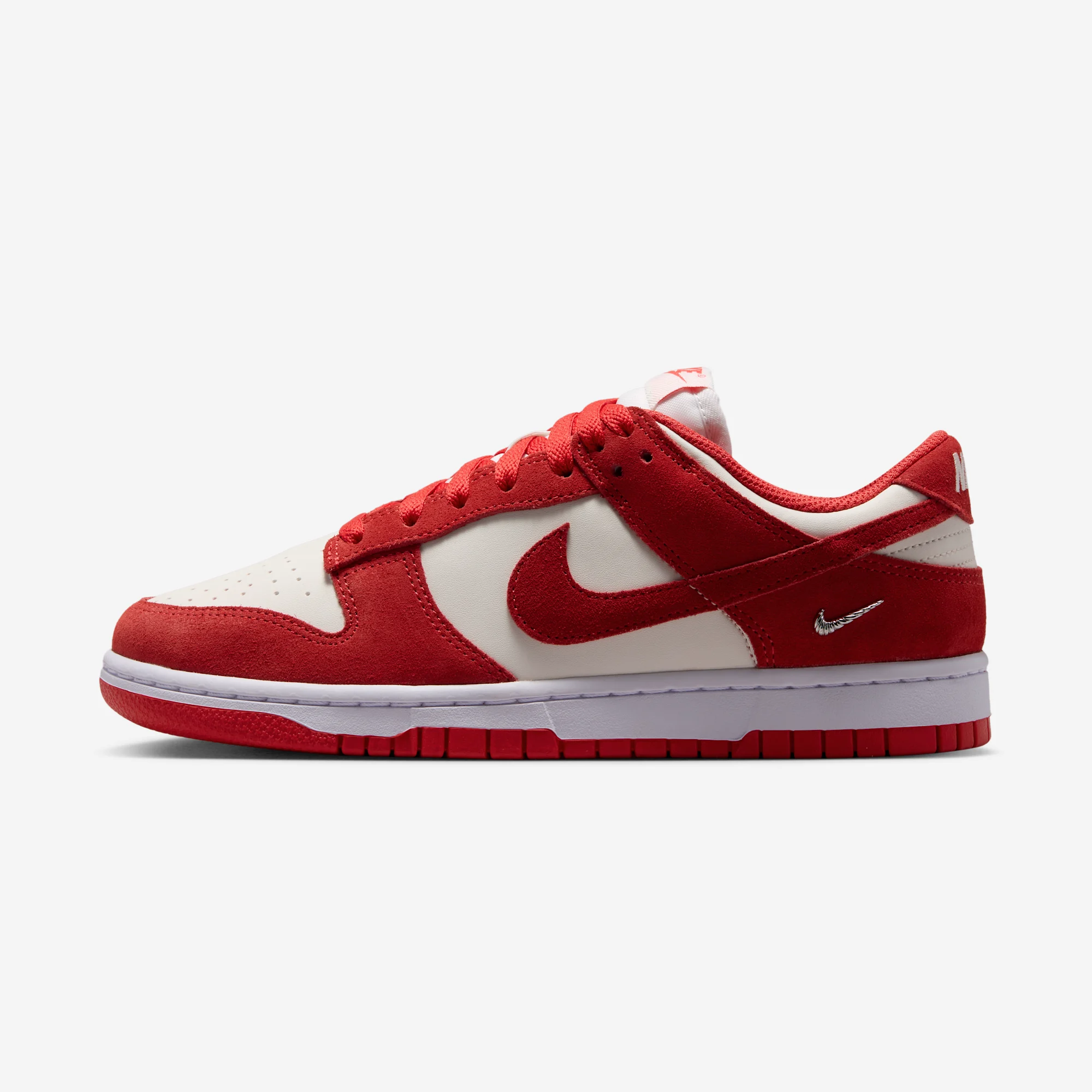Nike Dunk Low W "Sail & Light Crimson" Sail/Light Crimson/White/Metallic Silver