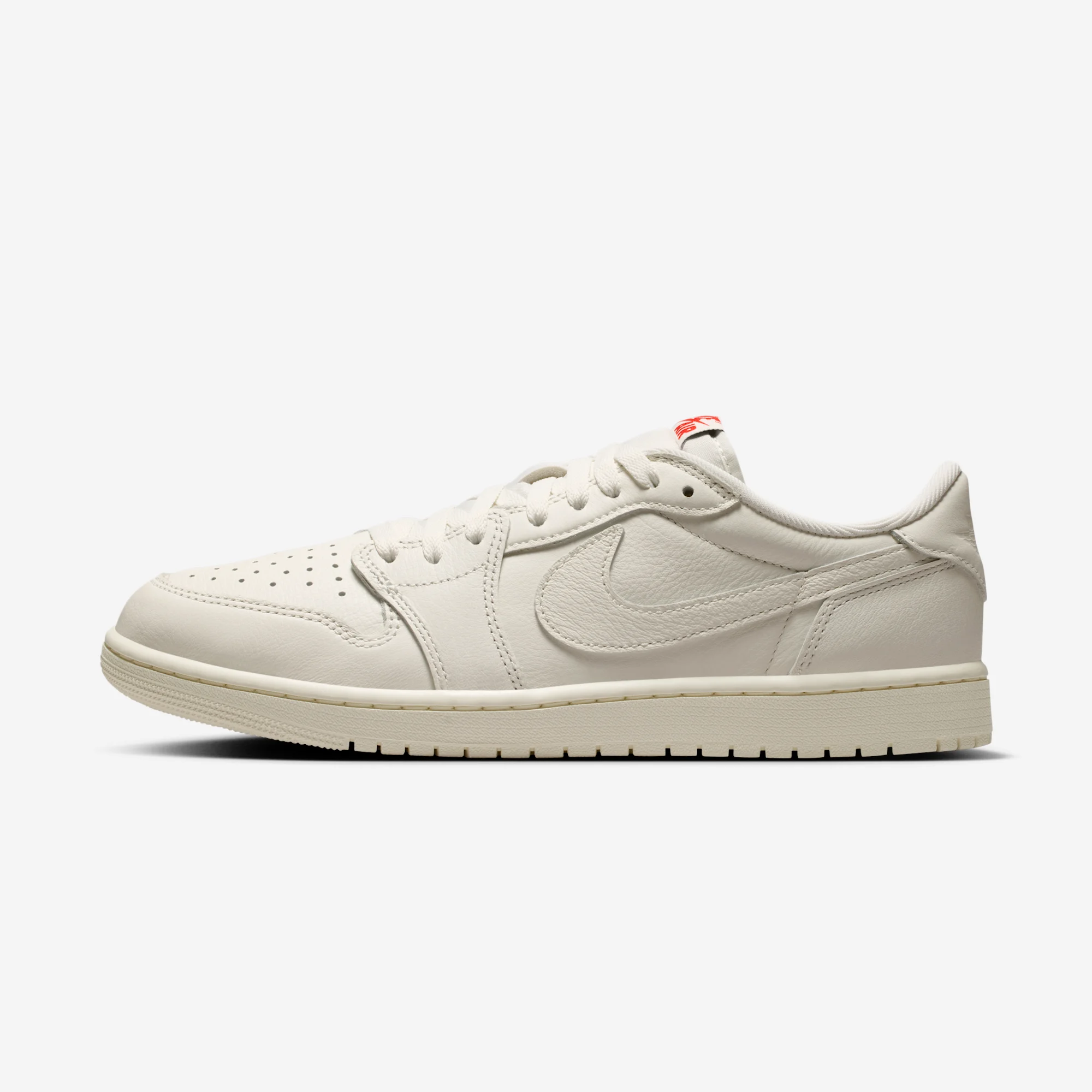 Air Jordan 1 Retro Low OG "Sail / University Red" 2026 Sail/Sail/University Red