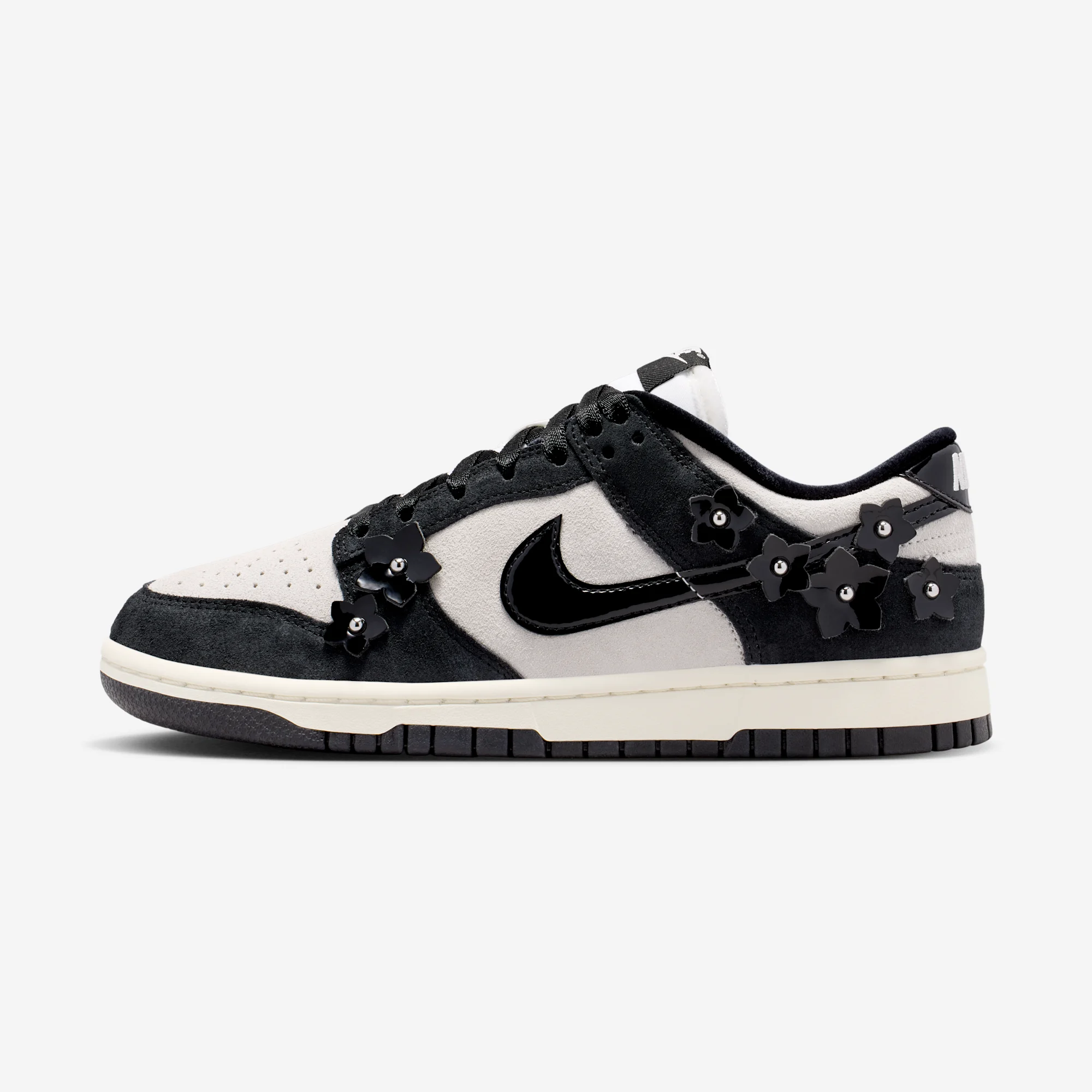 Nike Dunk Low SE W "Black & Sail" Black/Black/Sail/Metallic Silver