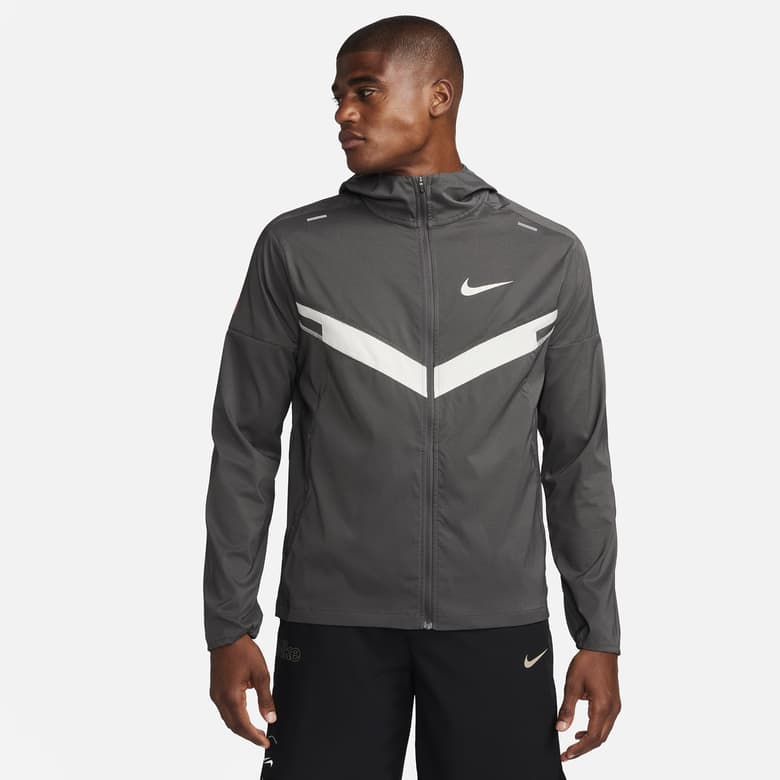 Men's nike essential hooded running jacket clearance