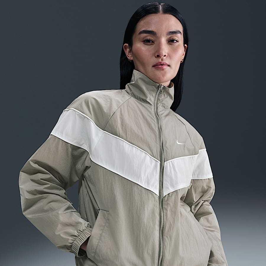 新品 NIKE ナイキ ナイロンジャケット L アウター レディース