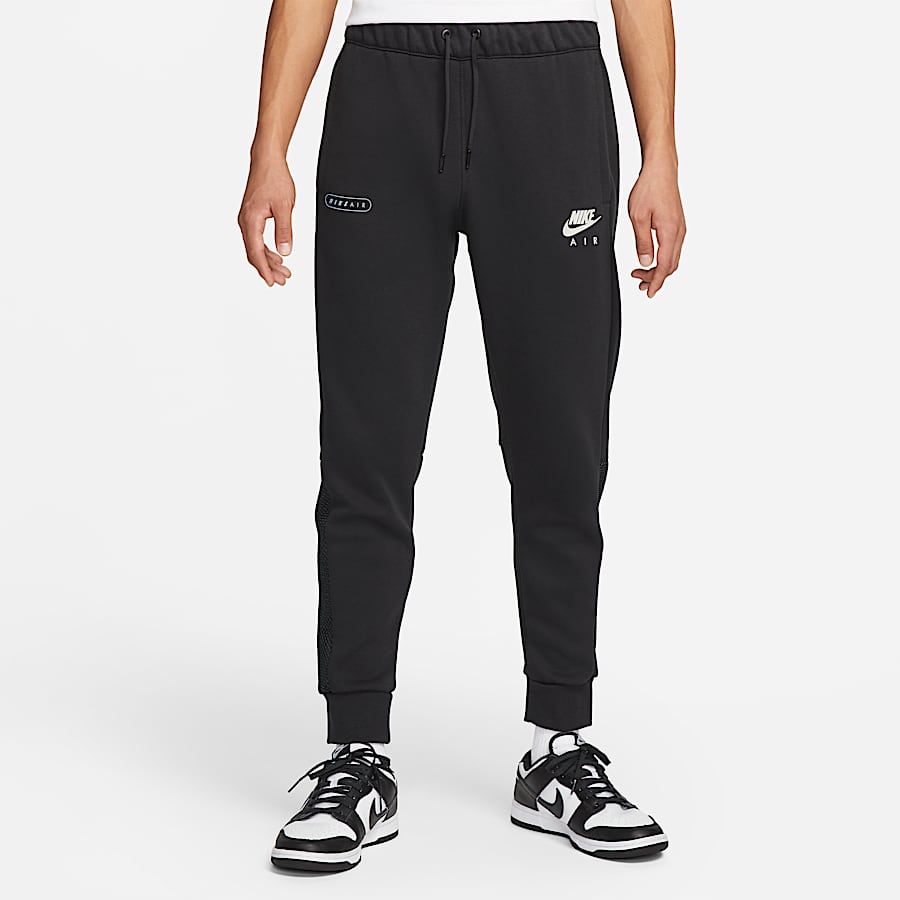 今おすすめのNikeのバギースタイルスウェットパンツ.オンライン
