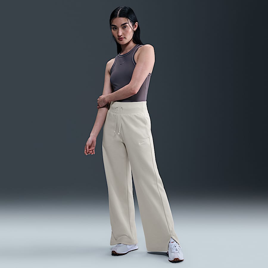 今おすすめのNikeウィメンズクロップドパンツ.オンラインストア