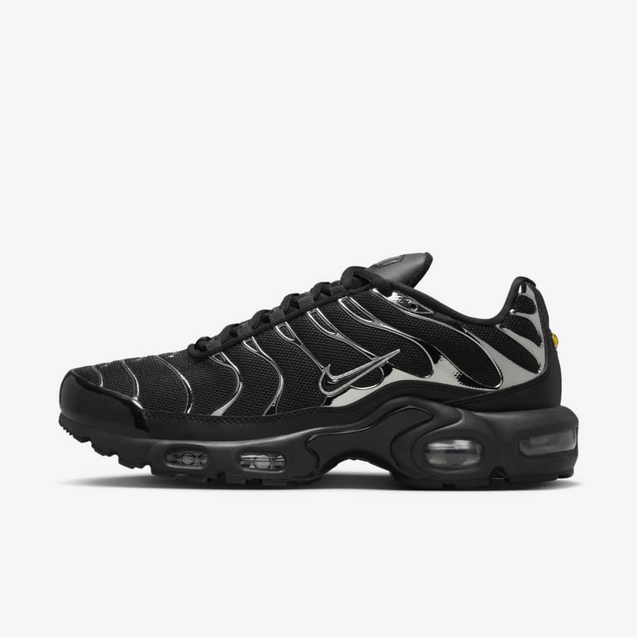 Nike s exclusive Isamaya Ffrench Air Max colourways blur the lines between sport style and beauty. Nike IL