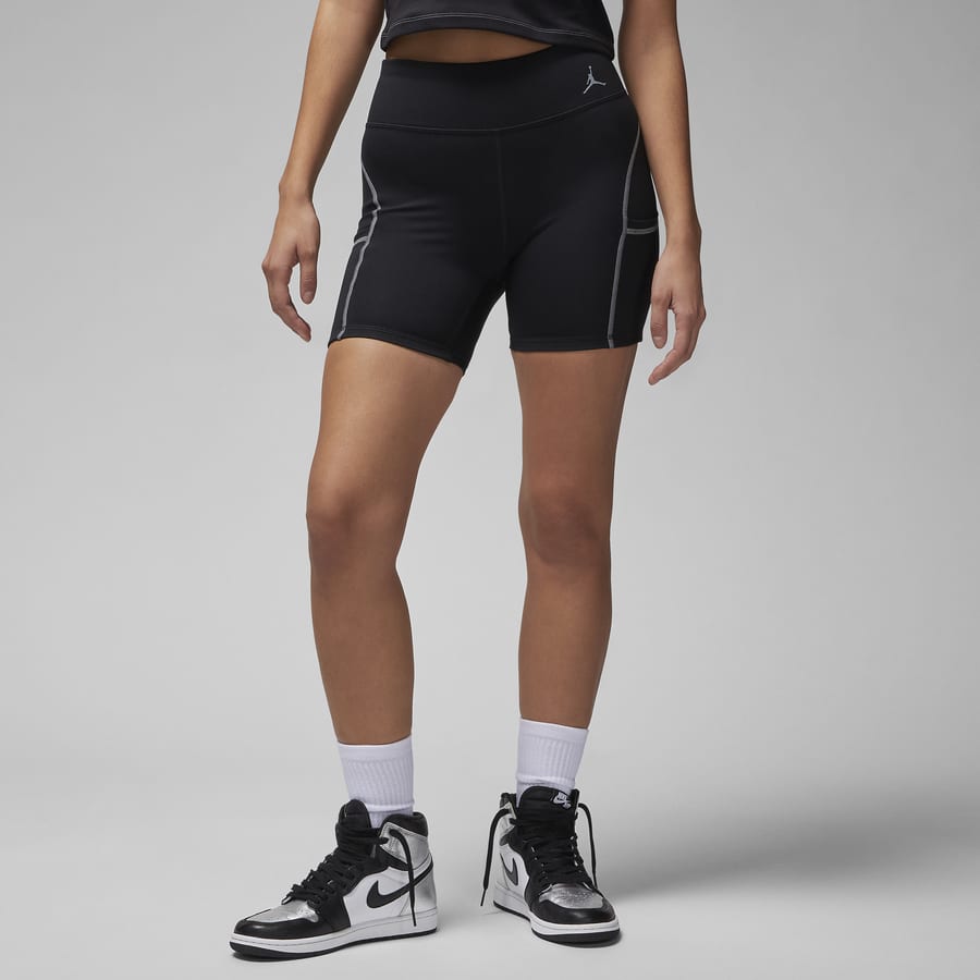 Best Maternity Workout Clothes - Nike One Women's 7 Biker Shorts - Testing  on a mountain – iRunFar