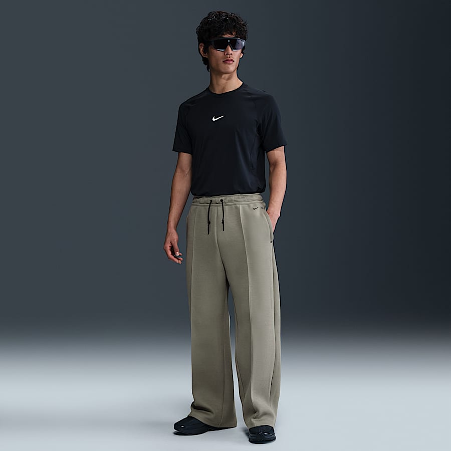 今おすすめのNikeのバギースタイルスウェットパンツ.オンラインストア 
