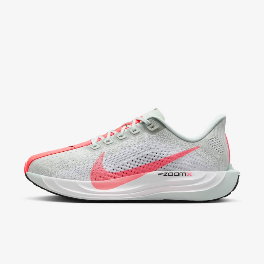 The versatile Nike Pegasus Turbo Next Nature moves seamlessly among terrains. Nike UK