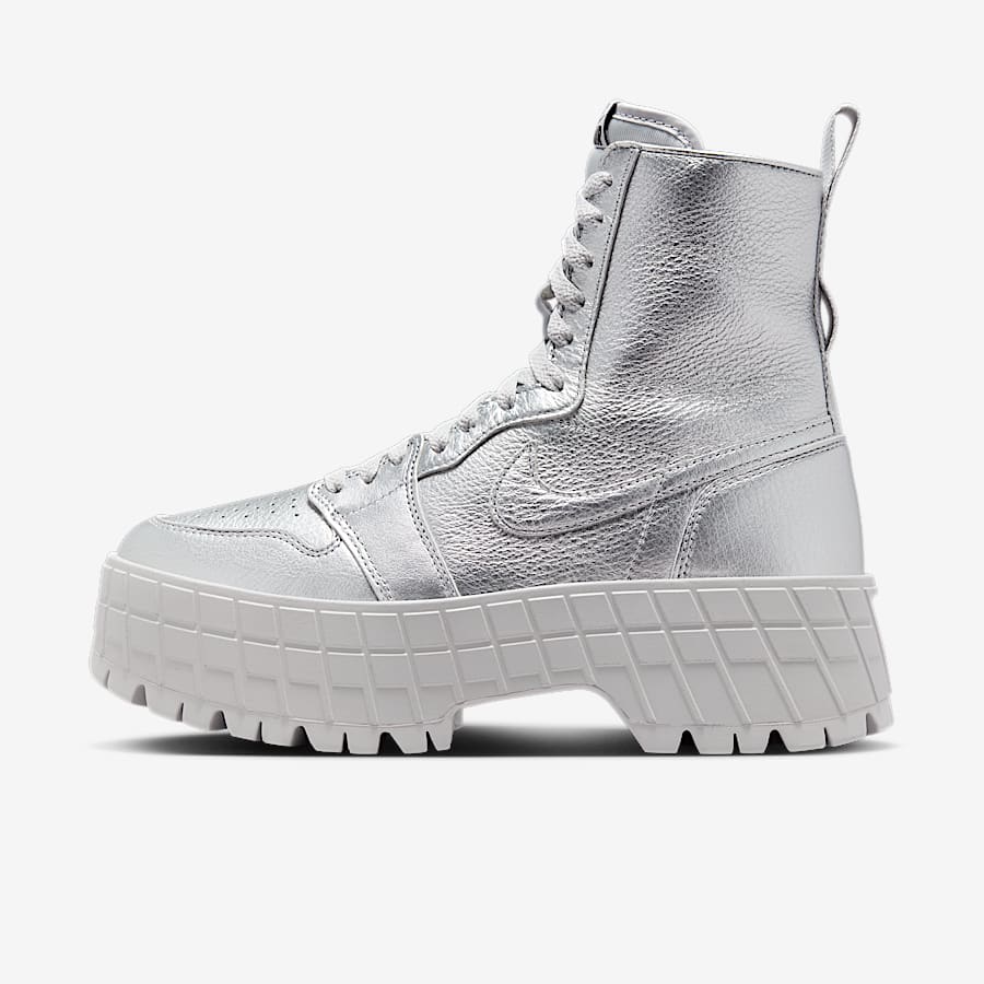Nike platform boots top