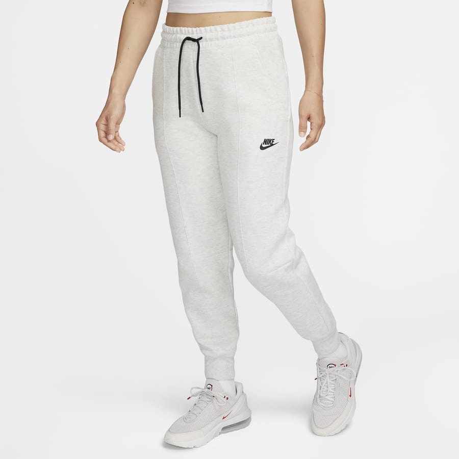 What to wear to the airport: 7 travel outfit ideas. Nike IN