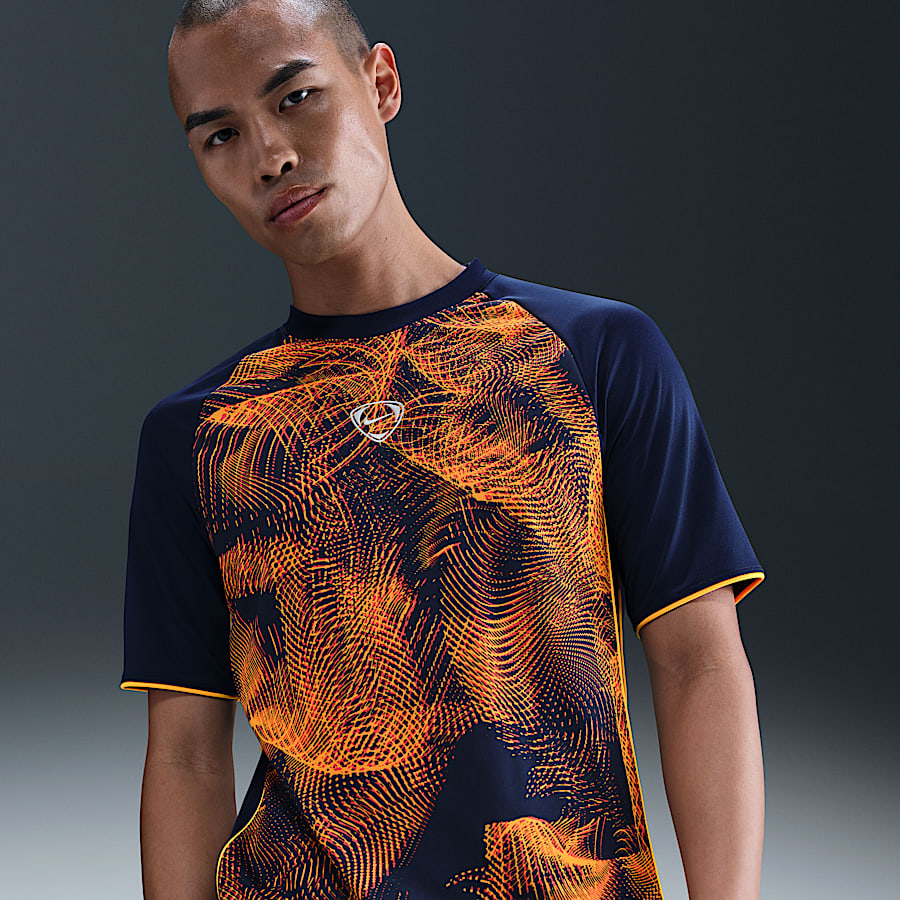 ナイキ、トップ、サイズ25㎝ NIKE公式】ナイキ アカデミー+ メンズ Dri-FIT ショートスリーブ