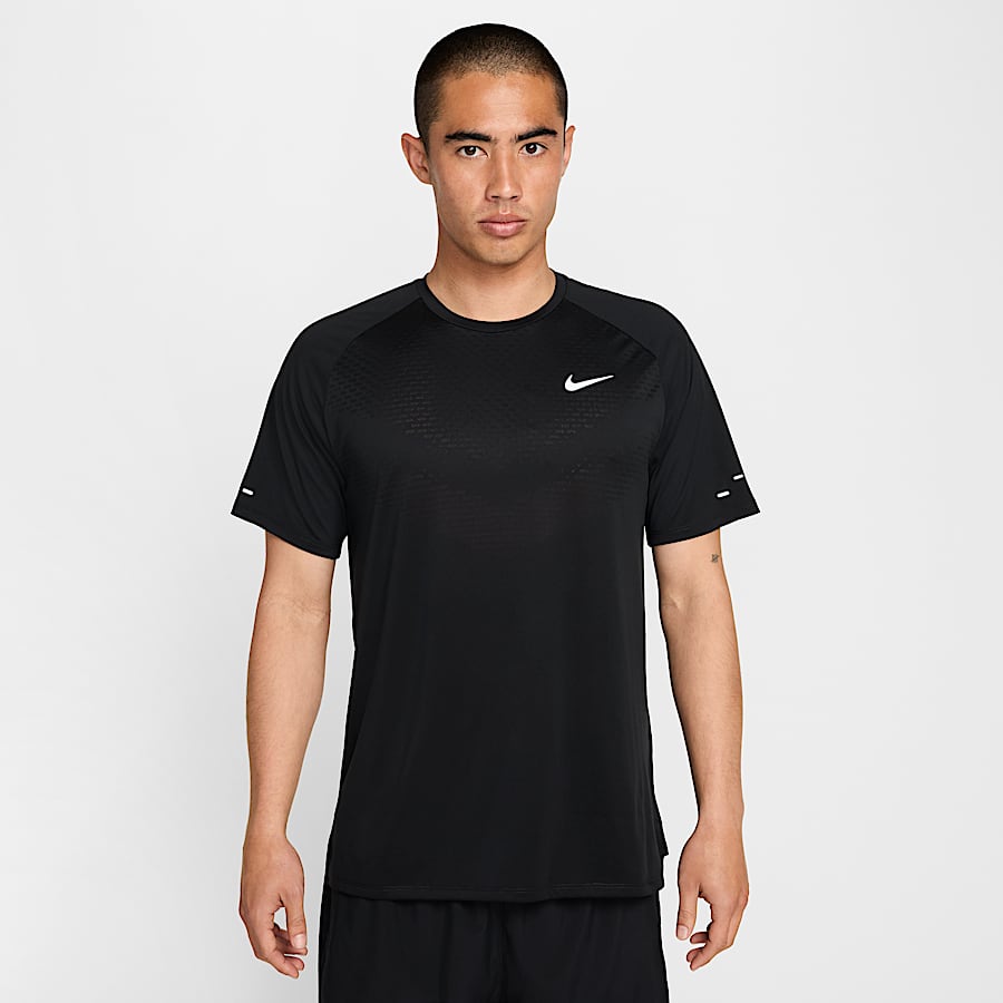 Introducing Nike's New Iconic Running Apparel Collections: Nike Swift and  Stride. Nike JP