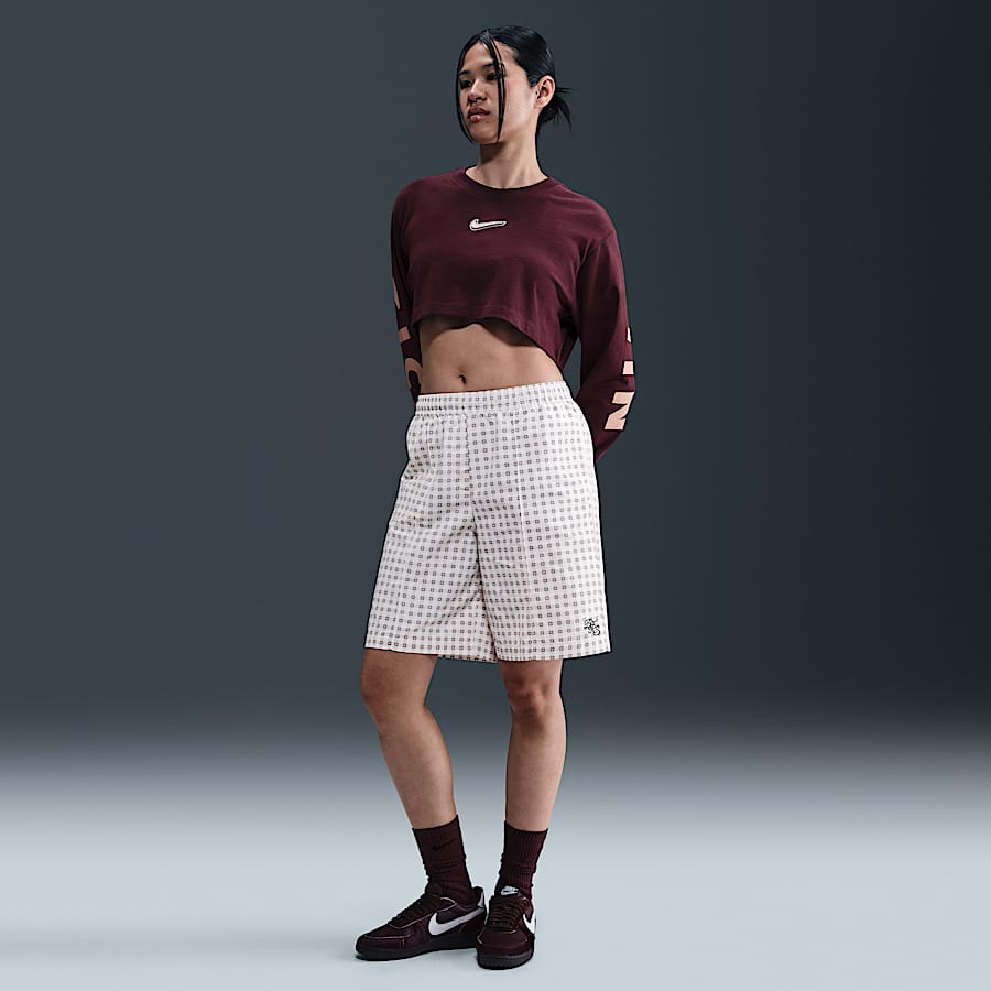 ★boohoo★ EXPOSED クロップ トップ ショート パンツ コーデ Nikeクロップトップを着こなす5通りのスタイル.オンラインストア