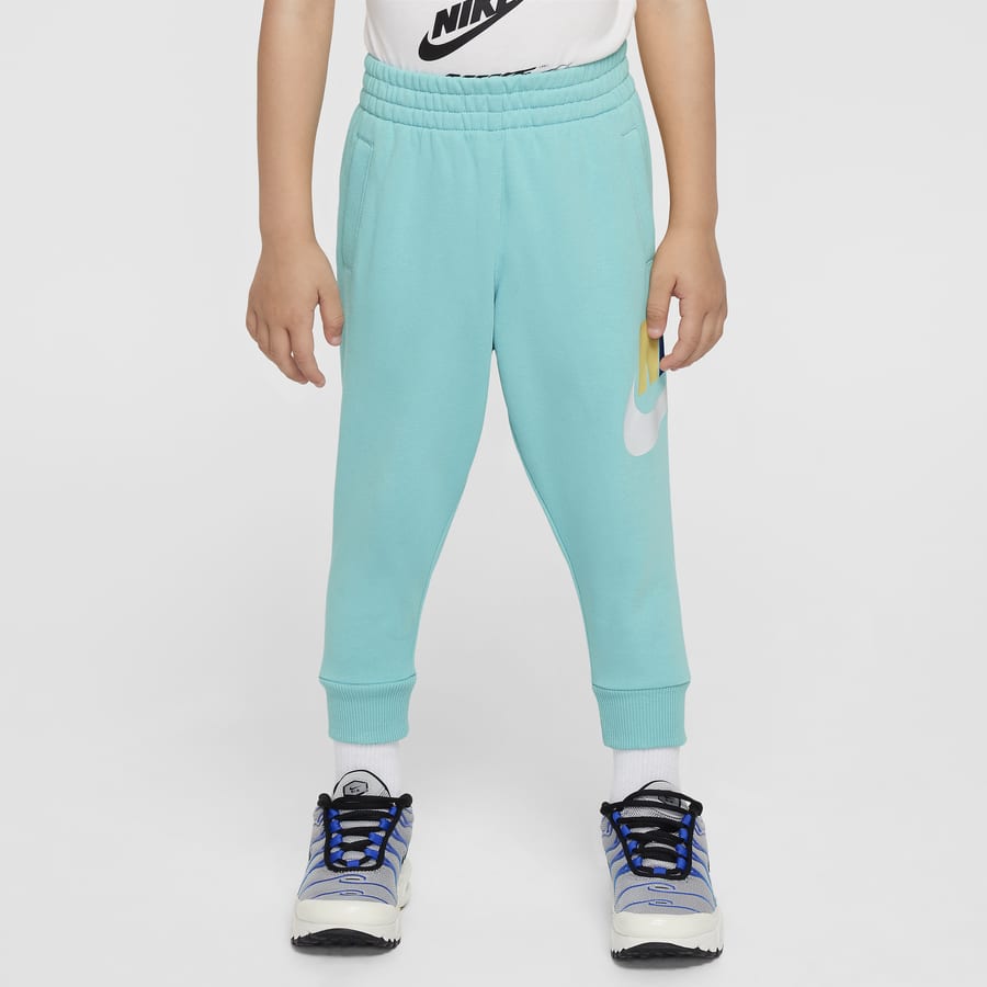 Compra atuendos Nike combinados para toda la familia. Nike MX