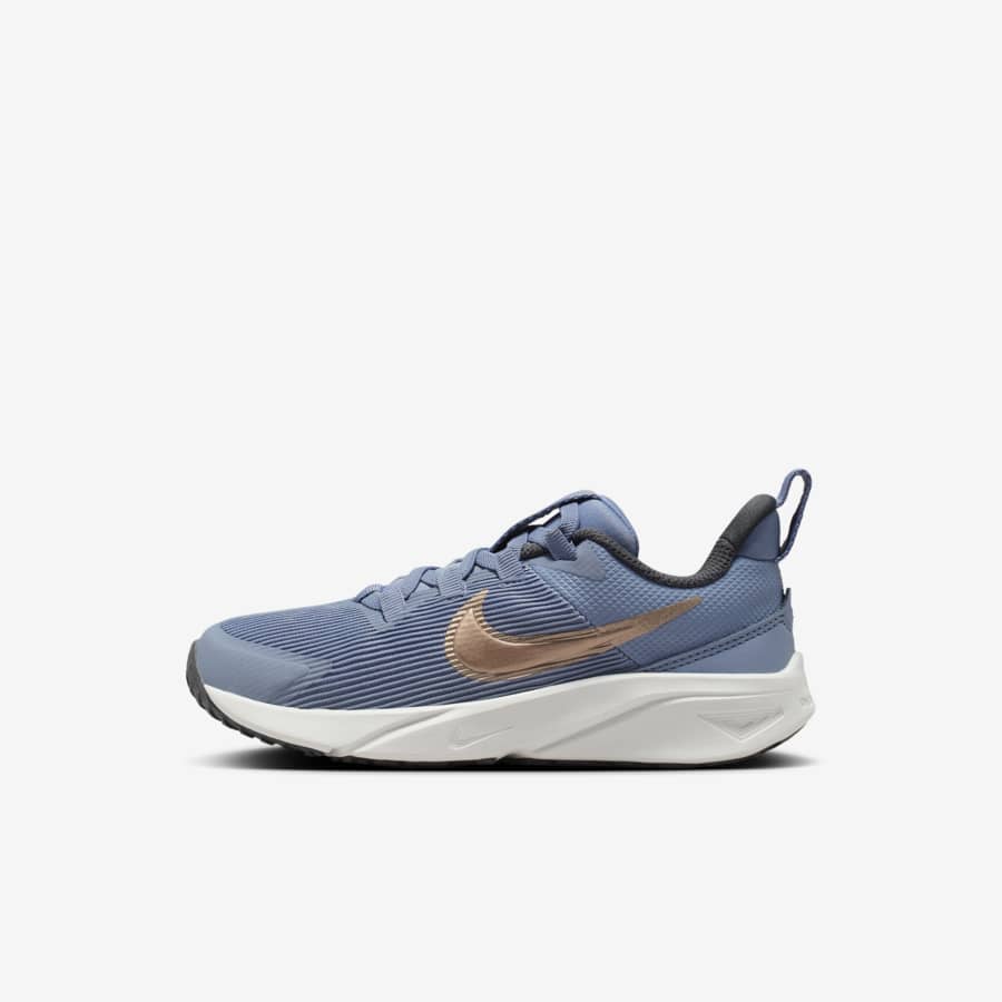Te presentamos los Cosmic Runner de Nike Kids unos tenis fuera de este mundo disenados para ninos en movimiento. Nike MX