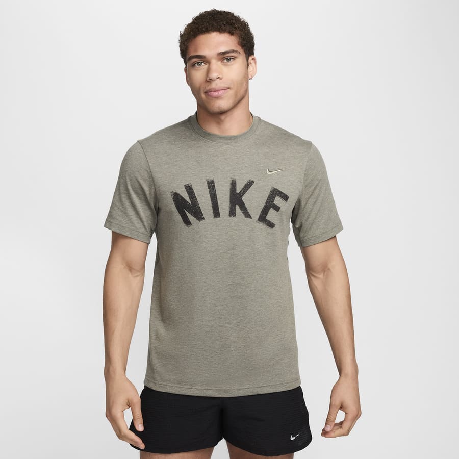 Compra playeras Nike para hombre tan comodas que puedes usarlas para dormir. Nike