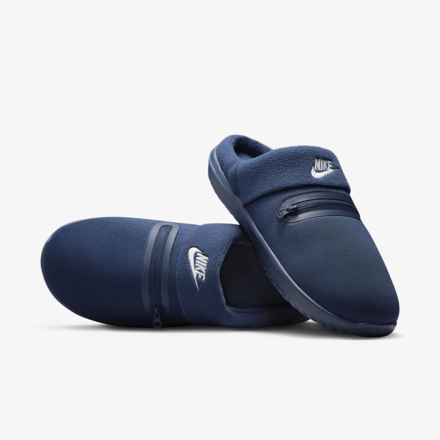 Nike sandals and socks hotsell