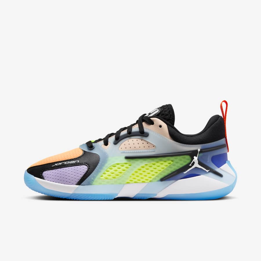 Nike launches Adapt BB a self lacing performance basketball shoe. Nike IE