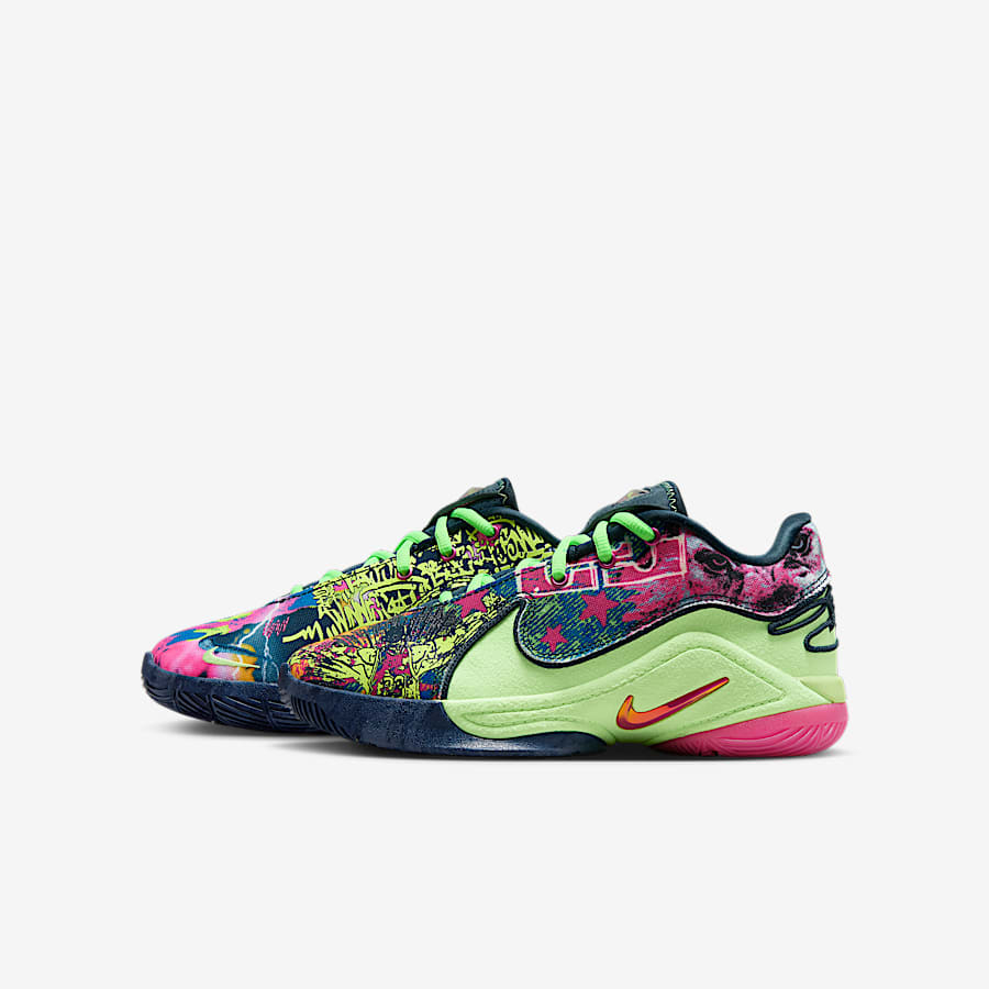 The LeBron XXII is built to handle pressure and powerful The LeBron XXII is built to handle pressure and powerful
