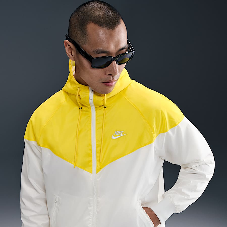 NIKE ナイキ　ウィンドブレーカー　フード付き　パーカー 新品未使用 Nike フード付きウィンドブレーカー （中古・古着