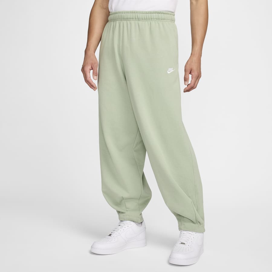 今おすすめのNikeのバギースタイルスウェットパンツ.オンライン