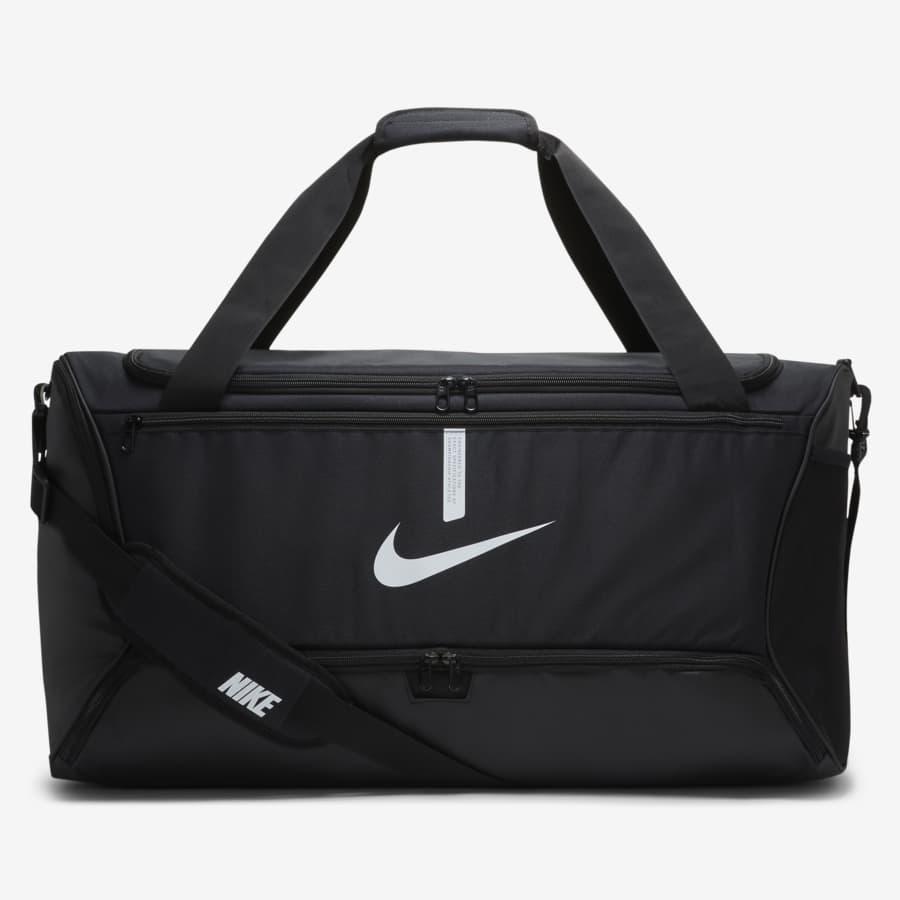 What to wear to the airport: 7 travel outfit ideas. Nike IL