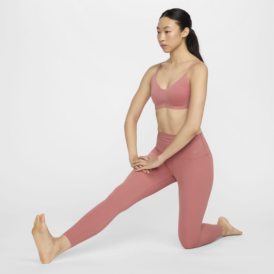 あらゆるワークアウトに対応する、Nikeおすすめのピンクレギンス