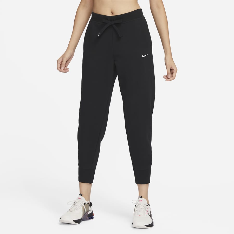 今おすすめのNikeウィメンズクロップドパンツ.オンラインストア