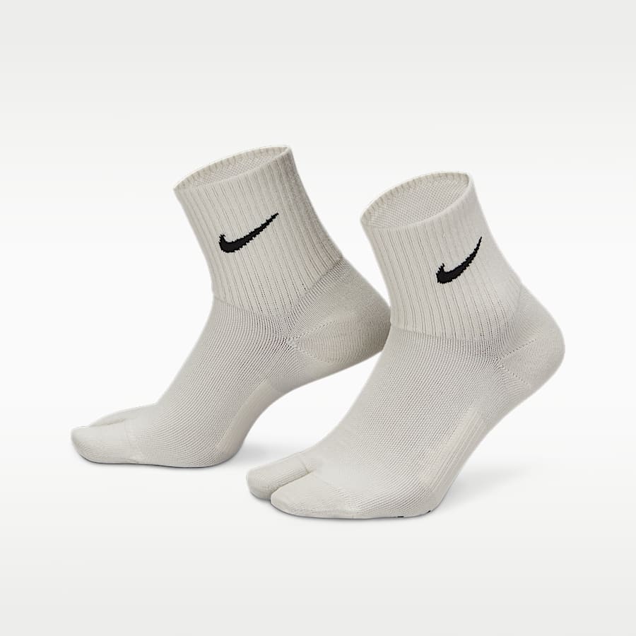 How to Choose the Right Pair of Hiking Socks for You. Nike.com How to Choose the Right Pair of Hiking Socks for You. Nike.com