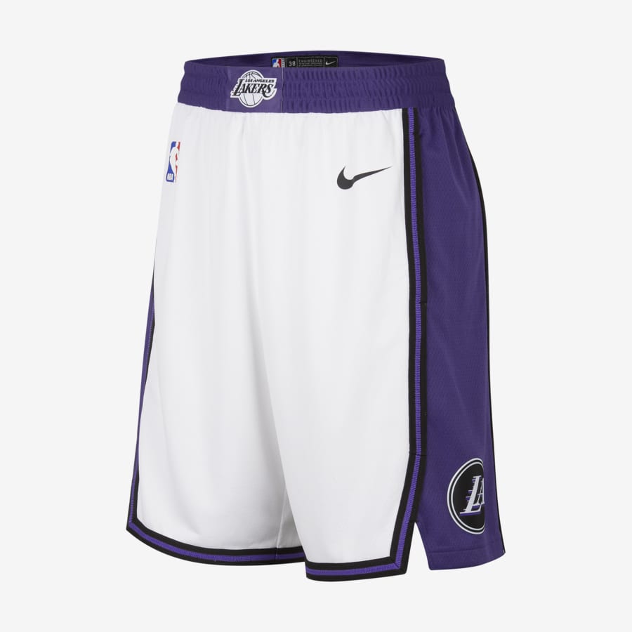 Outfit Ideas: What to Wear to a Basketball Game. Nike RO