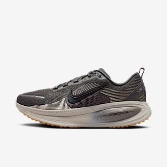 NIKE ナイキ VOMERO ボメロ 18 ランナーの声が導いた、ナイキ ボメロ 18誕生の裏側.オンライン