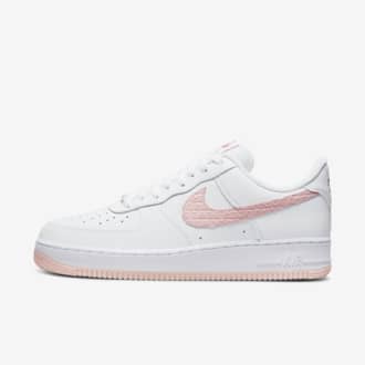 Come misurare in maniera accurata il piede per trovare la misura delle  scarpe. Nike IT