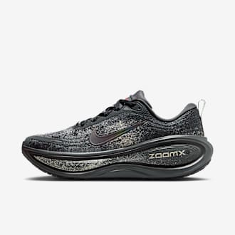 NIKEボメロ18 ランニングシューズ ランナーの声が導いた、ナイキ ボメロ 18誕生の裏側.オンライン