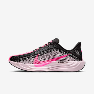 どんな地形でもスムーズに動ける、多用途なNike ペガサス ターボ