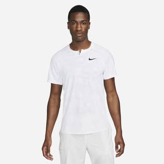 Cómo quitar las manchas de las playeras blancas. Nike