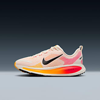 Nike史上最高のクッショニングで走れる、ナイキ ボメロ 18
