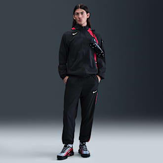The best Nike tracksuits for wherever the day takes you. Nike ZA