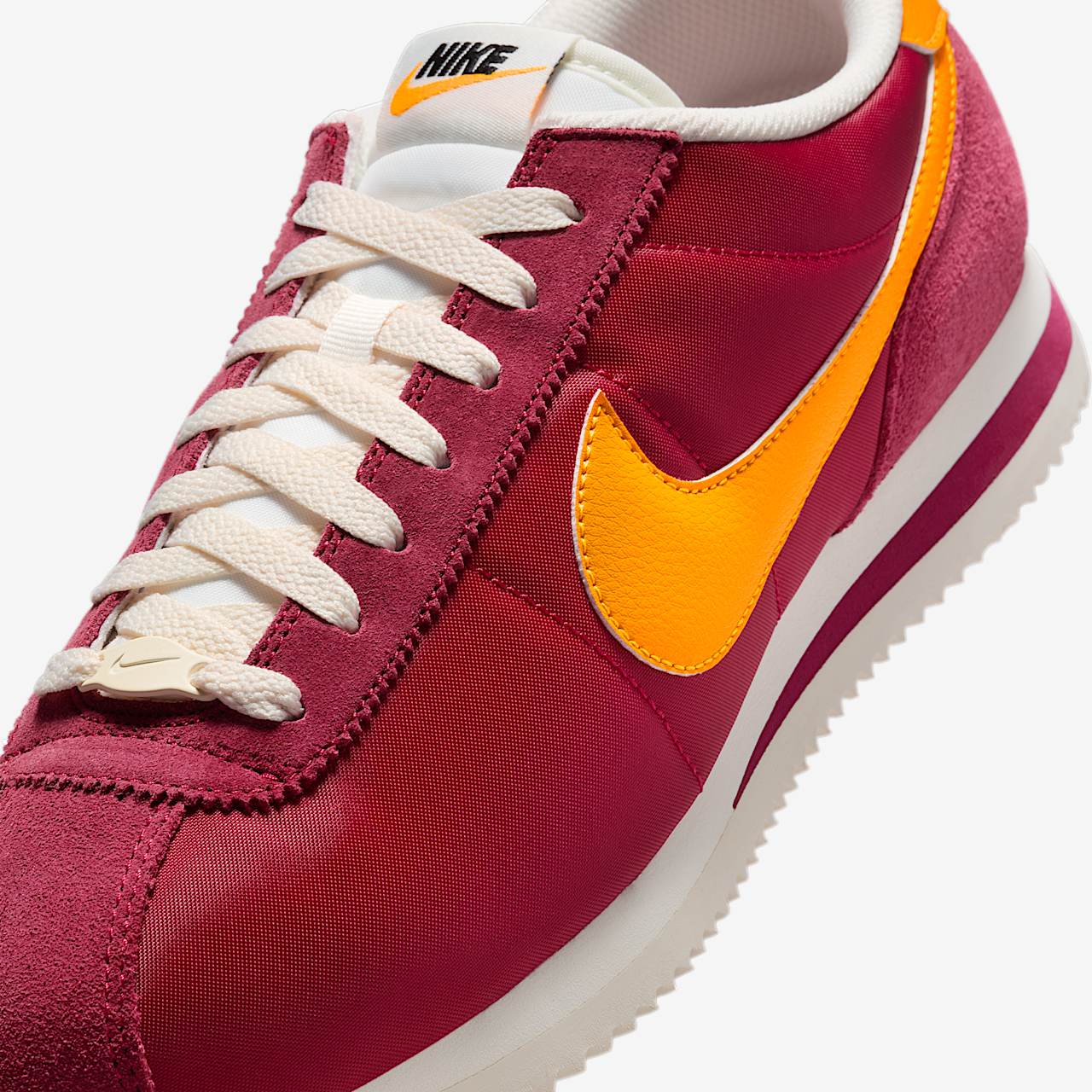 Nike Cortez sneaker Noble Red/Sail/Sundial