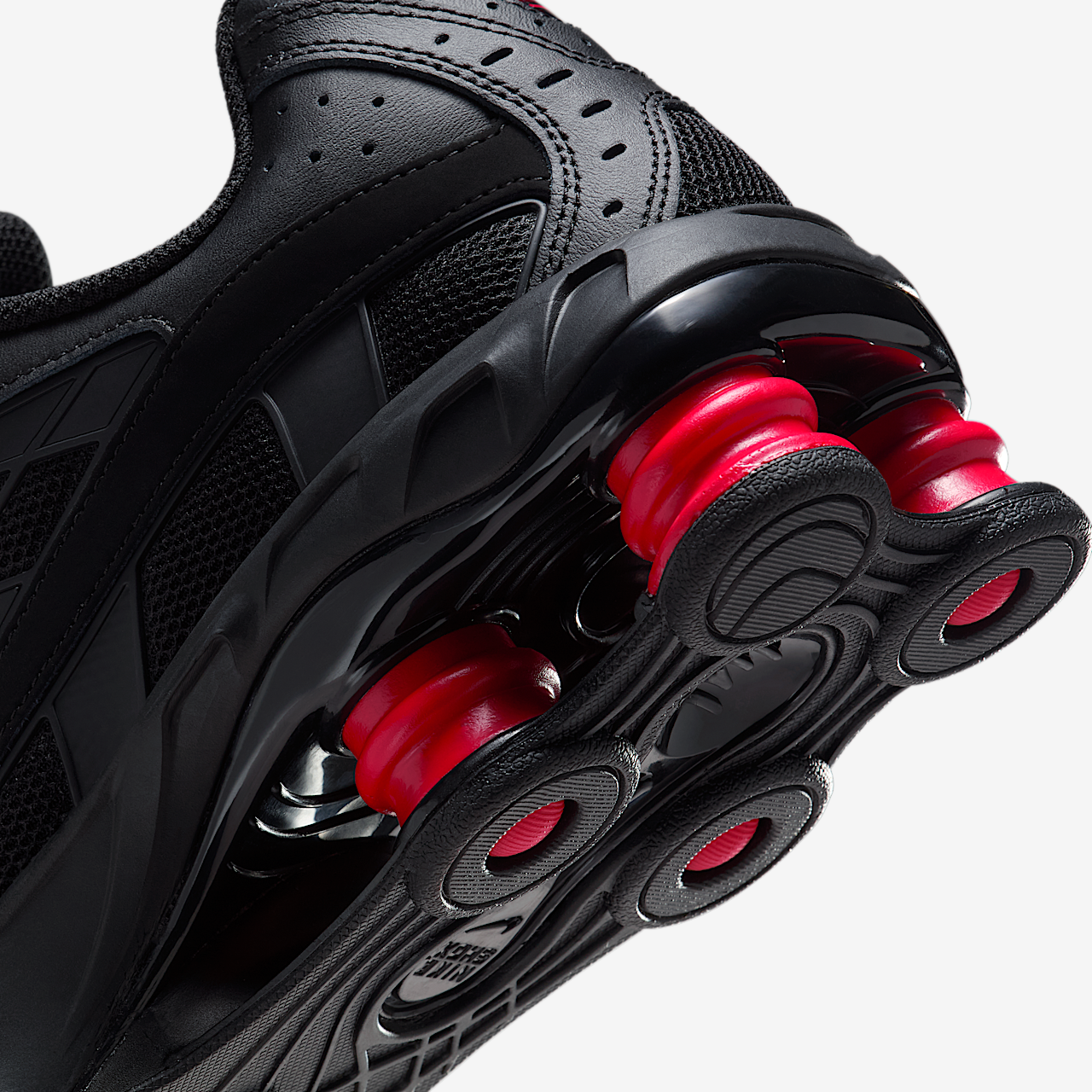 Nike Nike Shox sneaker Zwart/University Red/Medium Ash/Metallic Silver