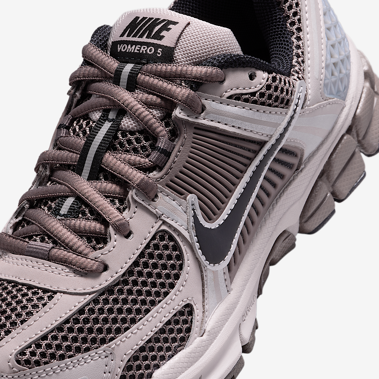 Nike Vomero sneaker College Grey/Cave Stone/Metallic Silver/Zwart