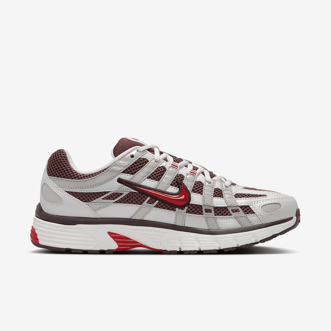 Nike P-6000 sneaker Metallic Summit White/Dark Pony/Light Iron Ore/Fire Red