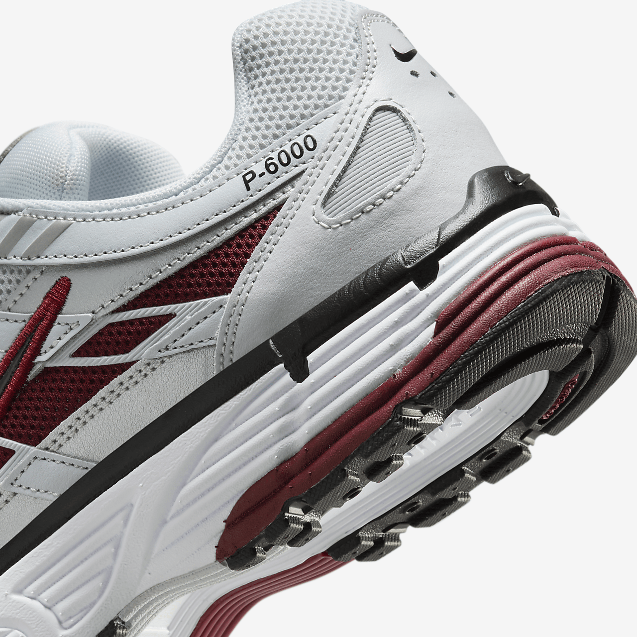 Nike P-6000 sneaker Pure Platinum/Metallic Platinum/Wit/Dark Team Red