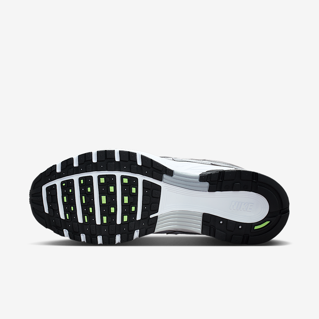 Nike P-6000 sneaker Wolf Grey/Pure Platinum/Metallic Silver/Zwart