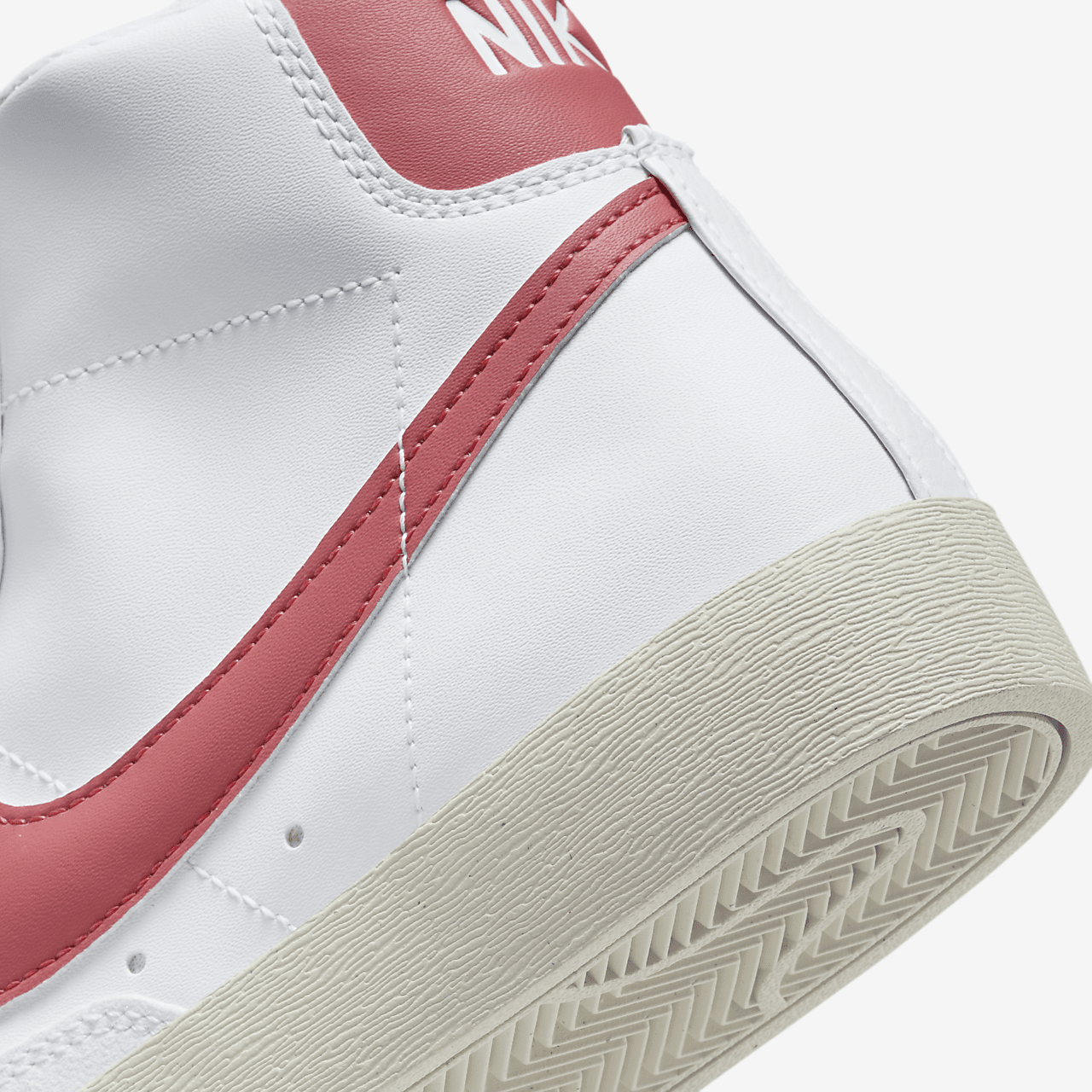 Nike Blazer sneaker Wit/Red Stardust/Sail/Adobe